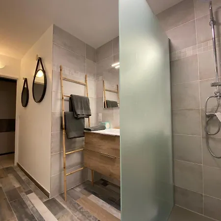 Toulonhost - Le Litardi - Superbe T2 - 2 Pas Des Plages - Clim - Fibre Apartment *